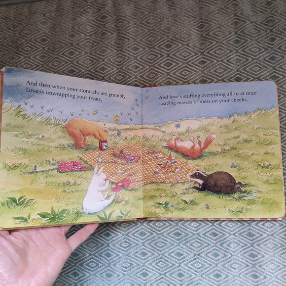 Snuggle Up & Love is a Handful of Honey Board Book - Picture 11 of 12